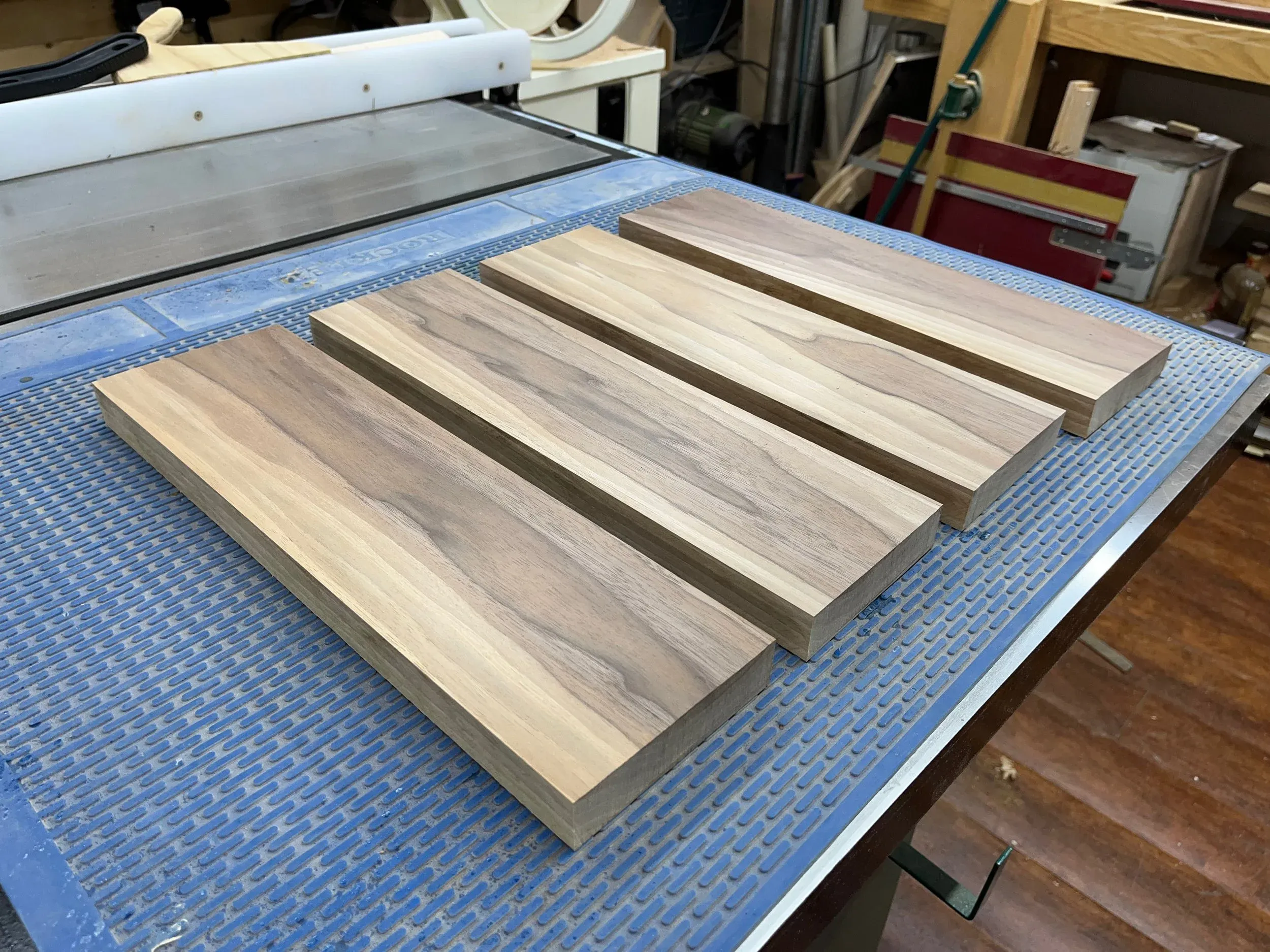 Bedroom Table — photo 2